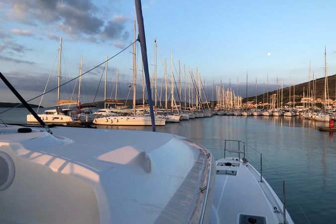 Lagoon 50 | Vi La Ut
