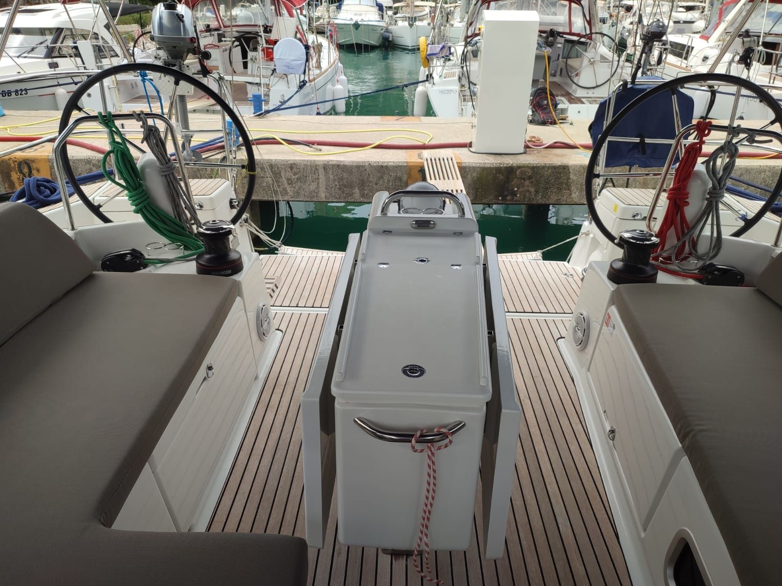 Jeanneau Sun Odyssey 440 | Modesty