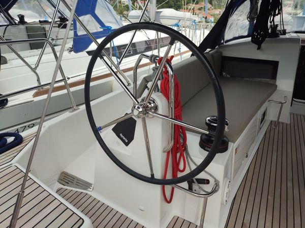 Jeanneau Sun Odyssey 440 | Modesty