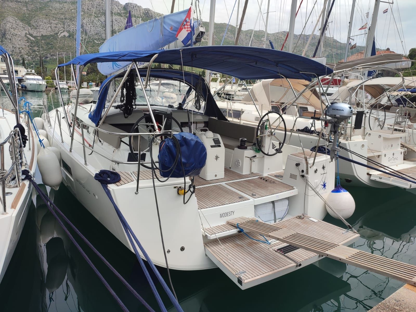 Jeanneau Sun Odyssey 440 | Modesty