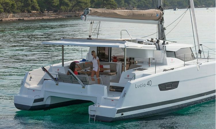 Fountaine Pajot Lucia 40 | Akialoa