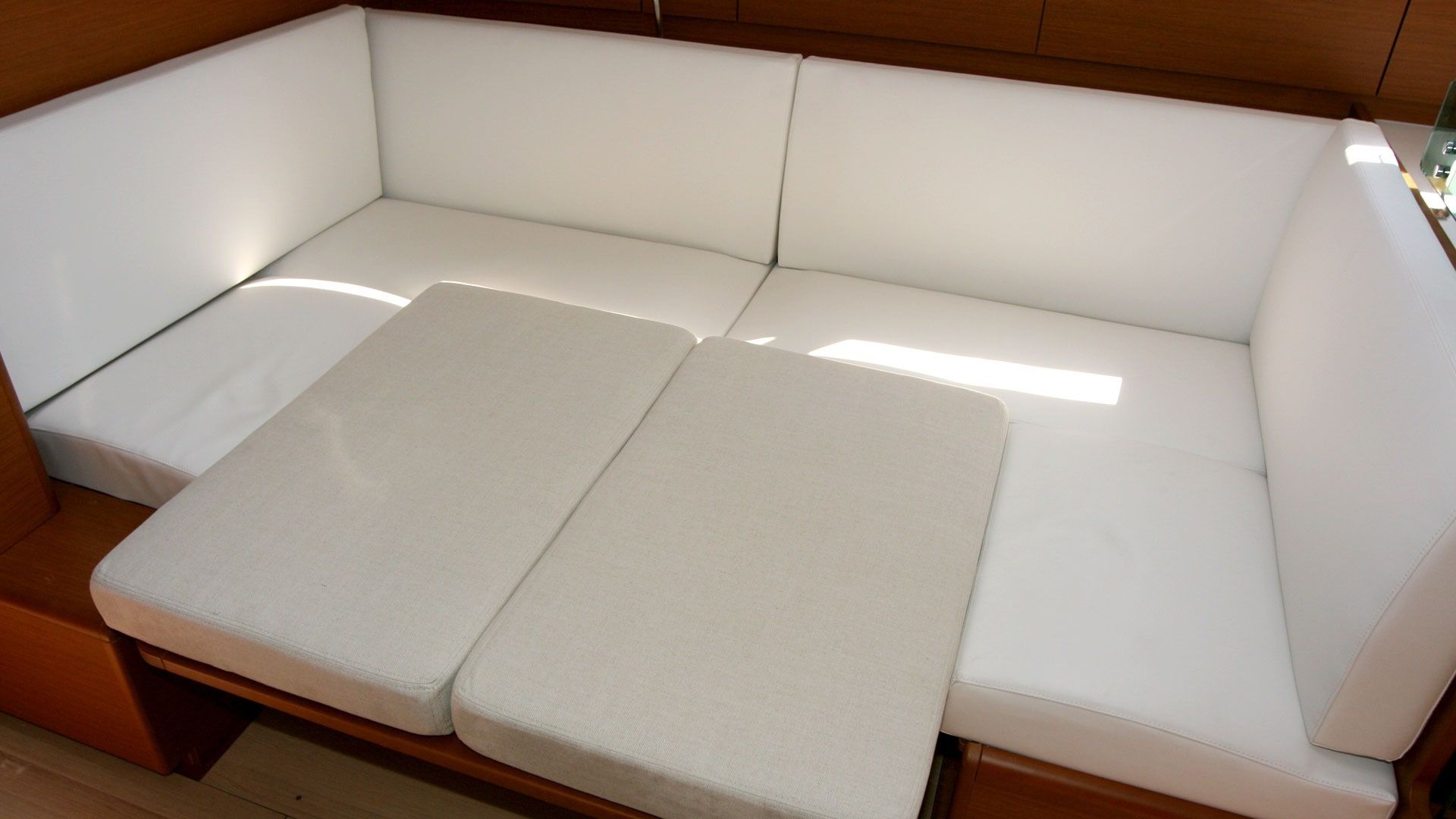Jeanneau Sun Odyssey 419 | Happy Welcome