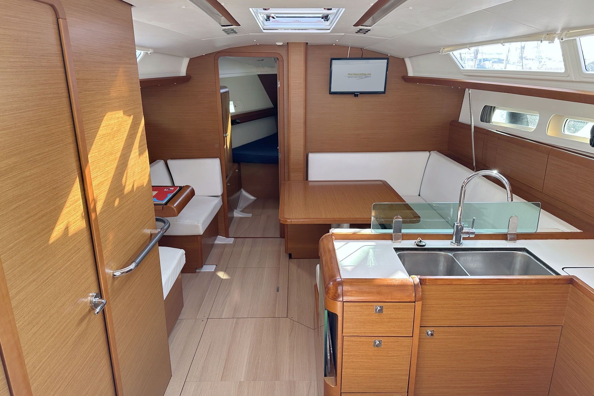 Jeanneau Sun Odyssey 419 | Happy Welcome