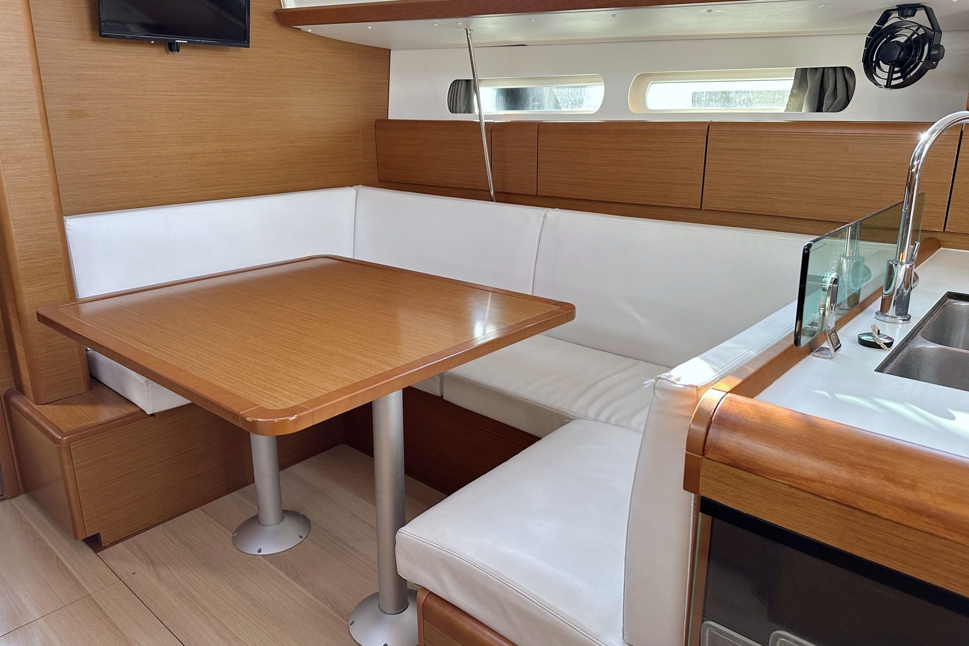 Jeanneau Sun Odyssey 419 | Happy Welcome