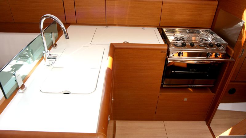 Jeanneau Sun Odyssey 389 | Tara