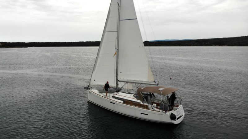 Jeanneau Sun Odyssey 389 | Tara