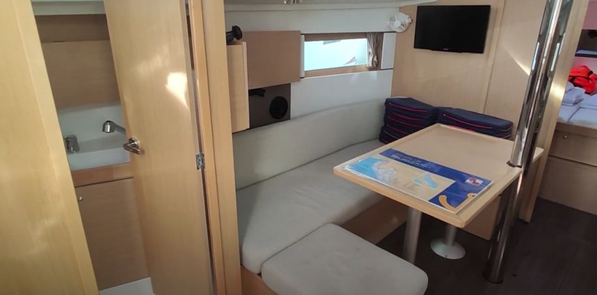 Beneteau Oceanis 38 | Cvita