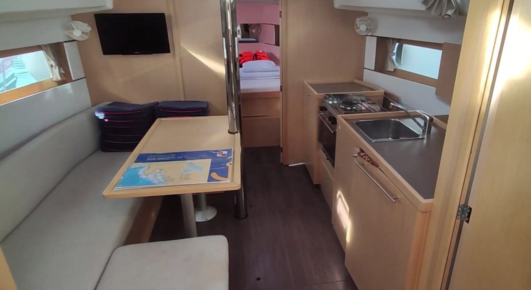 Beneteau Oceanis 38 | Cvita