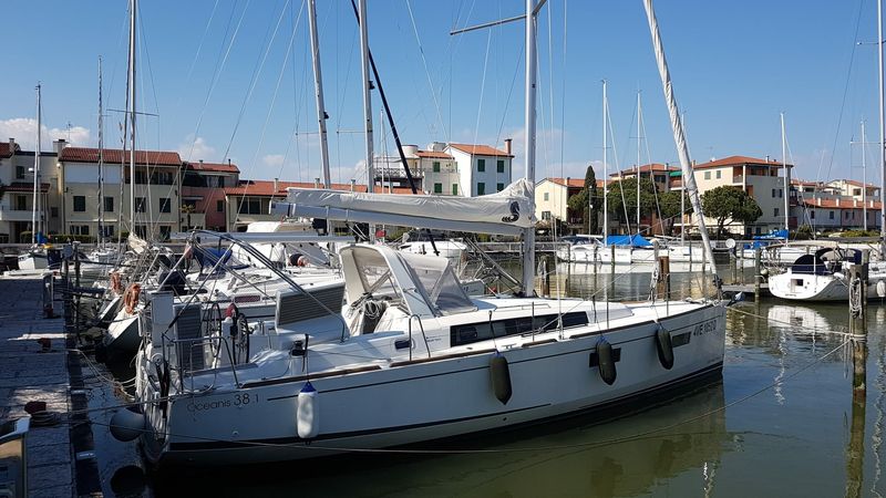 Beneteau Oceanis 38 | Follia