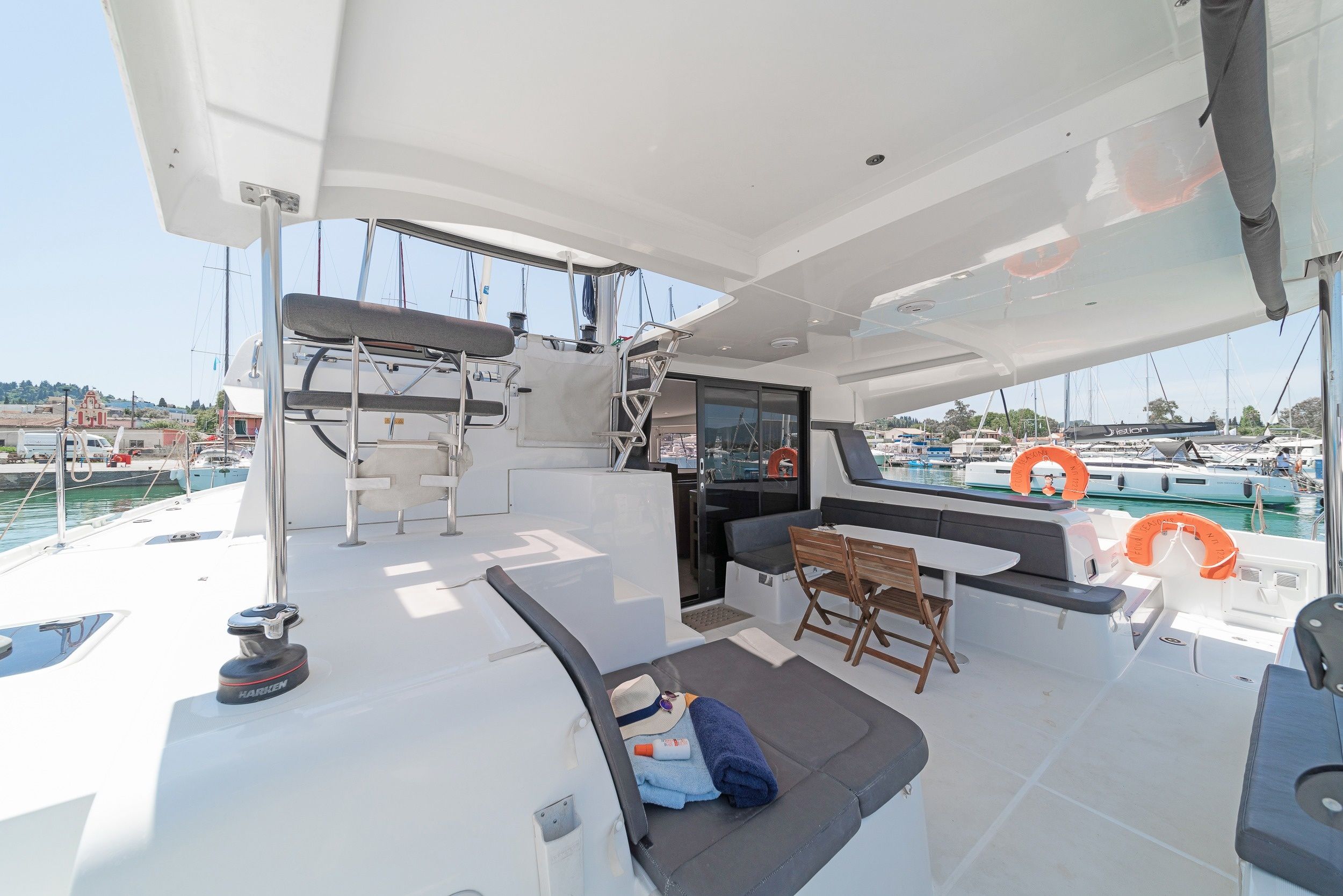 Lagoon 42 | Four Seasons