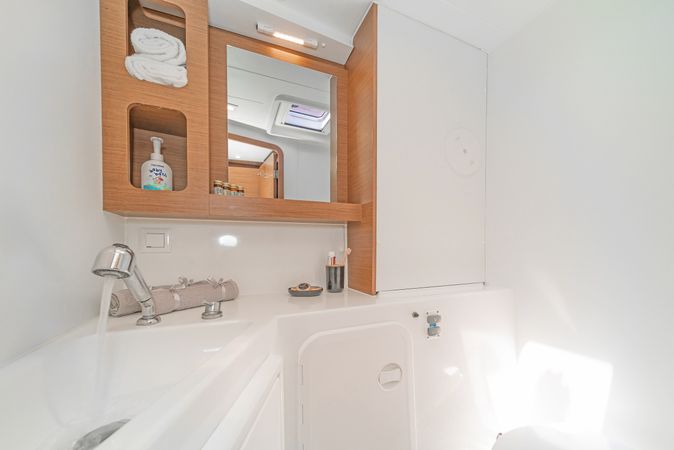 Lagoon 42 | Four Seasons