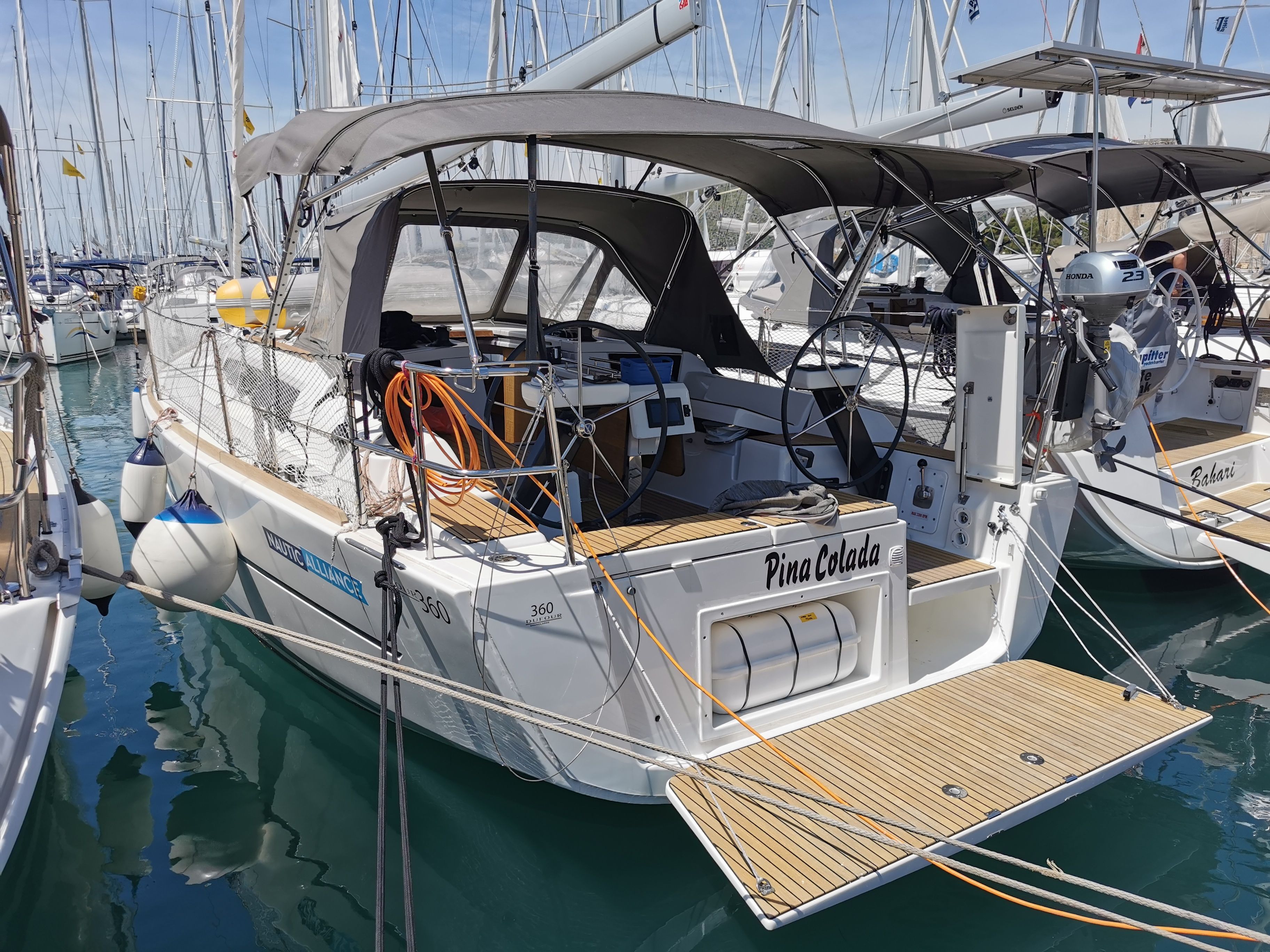 Dufour 360 | Pina Colada