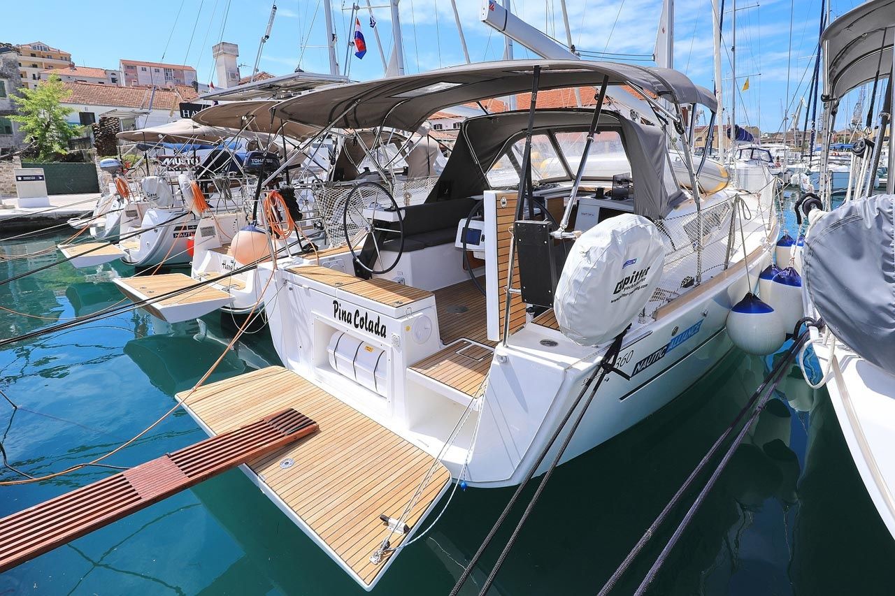 Dufour 360 | Pina Colada