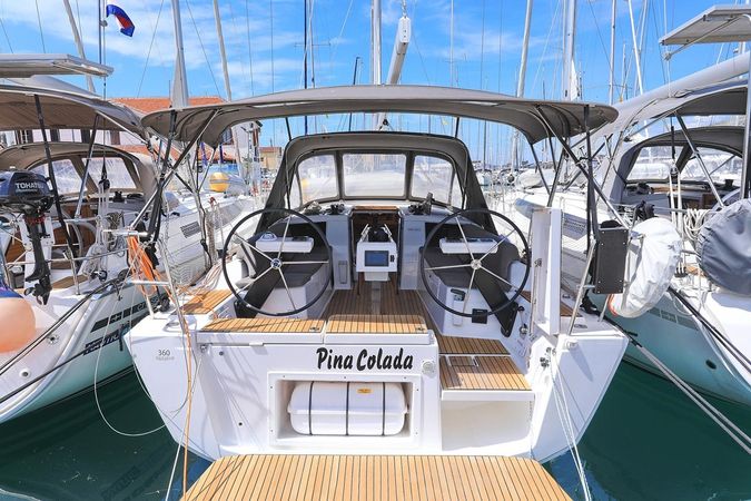 Dufour 360 | Pina Colada