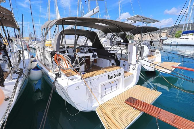 Dufour 360 | Pina Colada