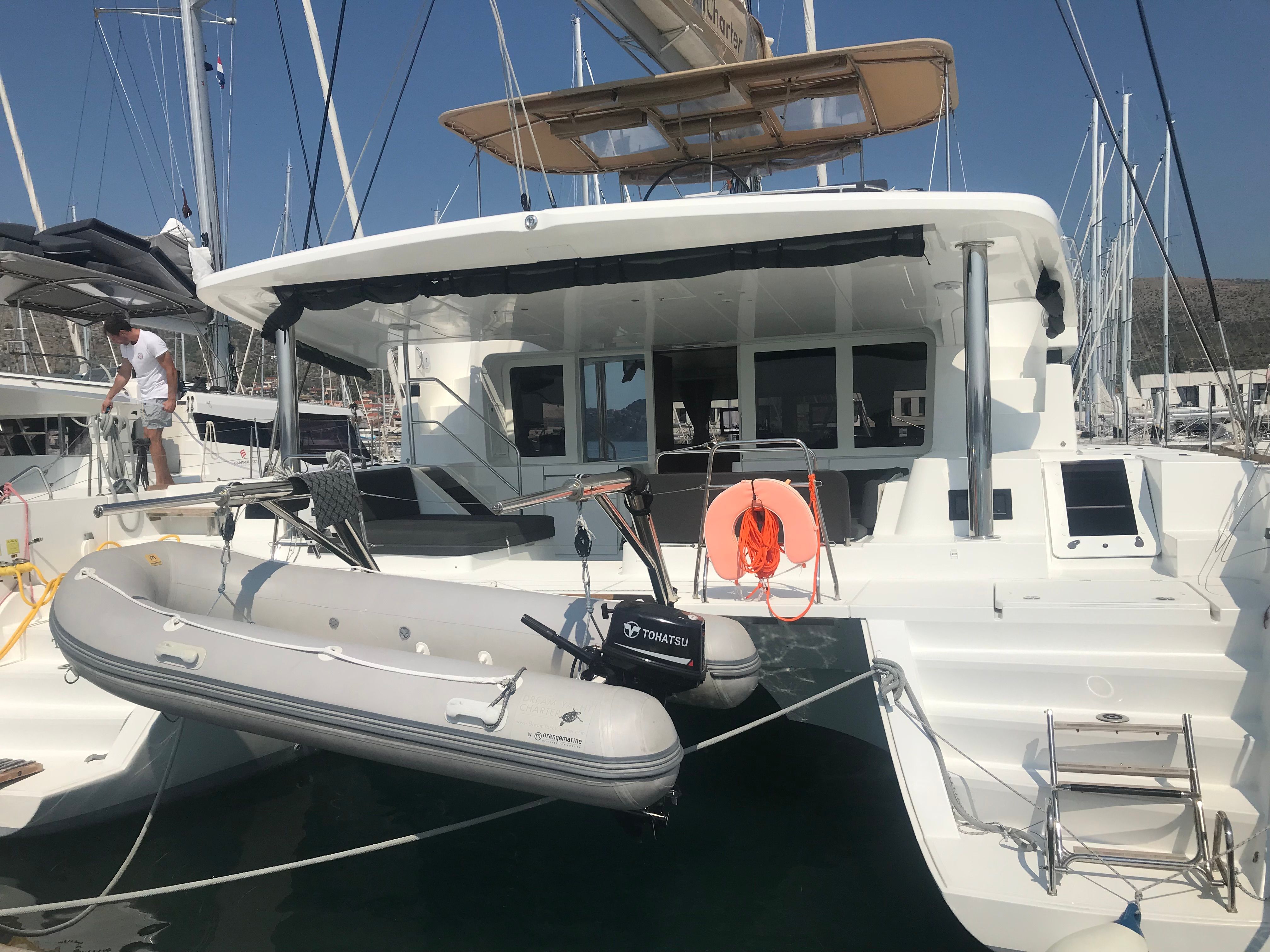Lagoon 52 F | Caracara