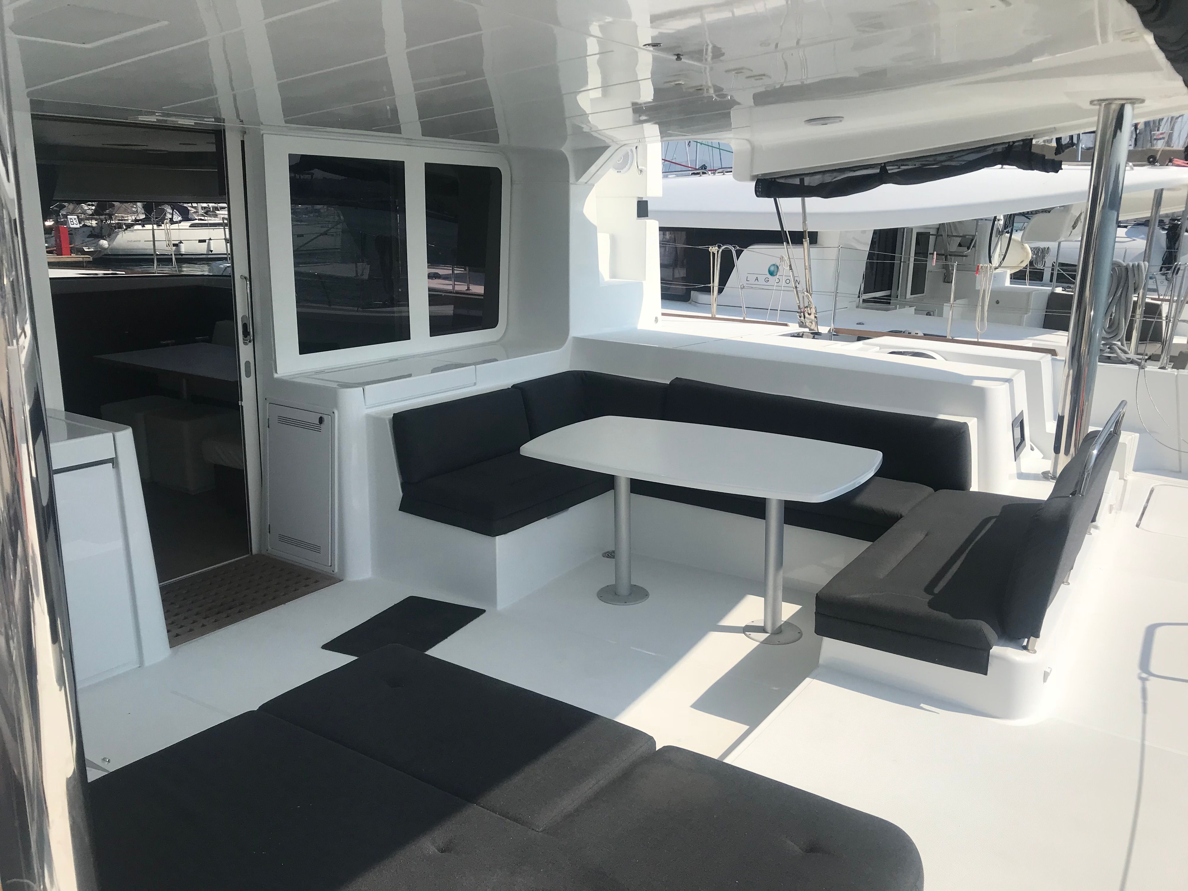 Lagoon 52 F | Caracara