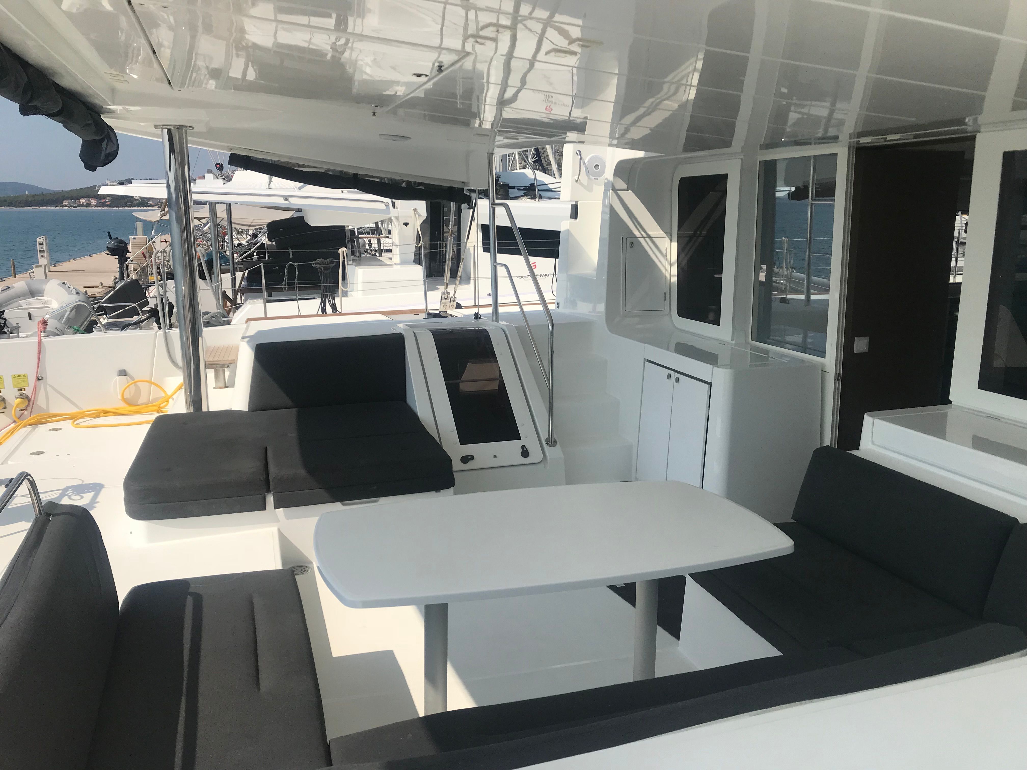 Lagoon 52 F | Caracara