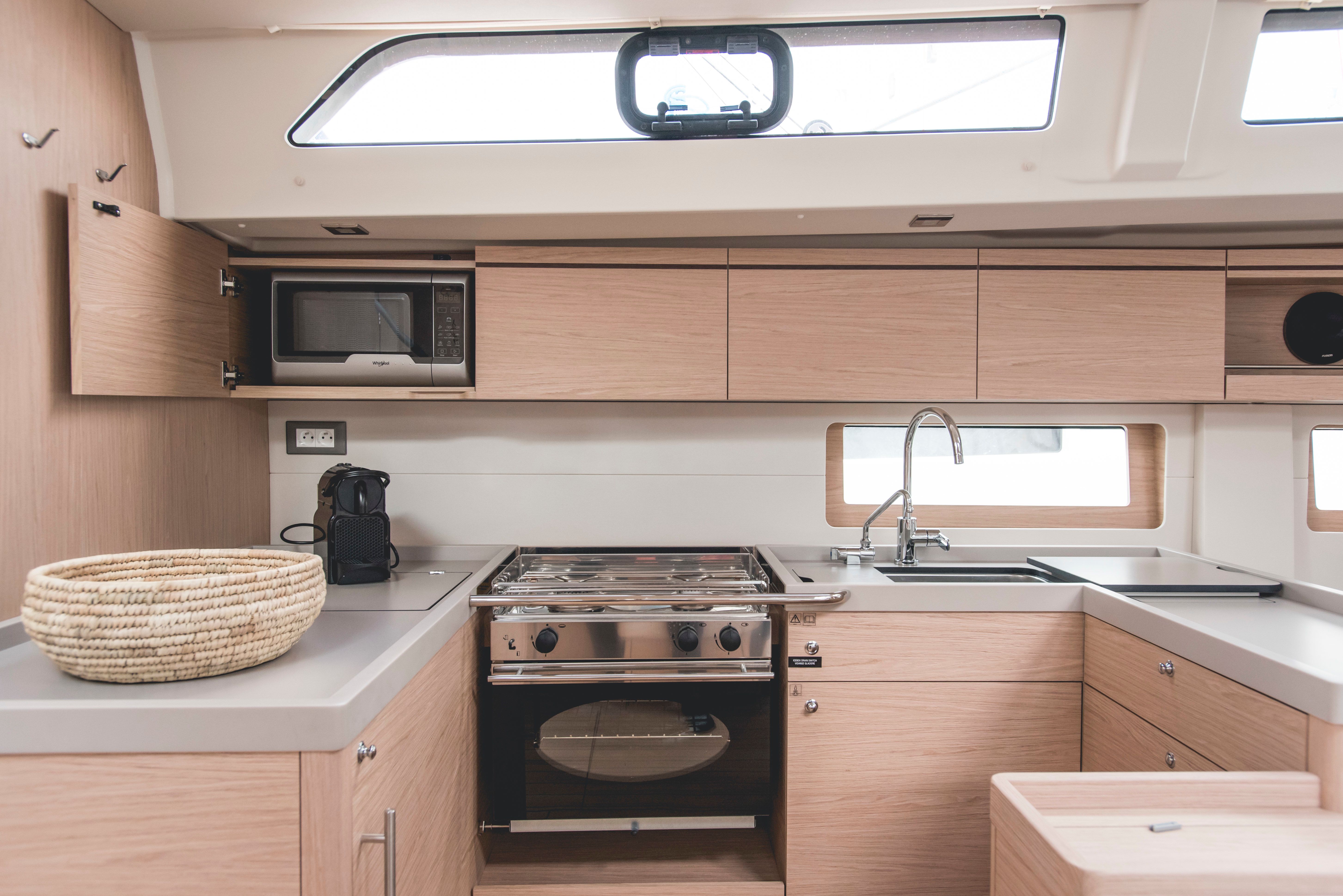 Beneteau Oceanis 51.1 | Aphros