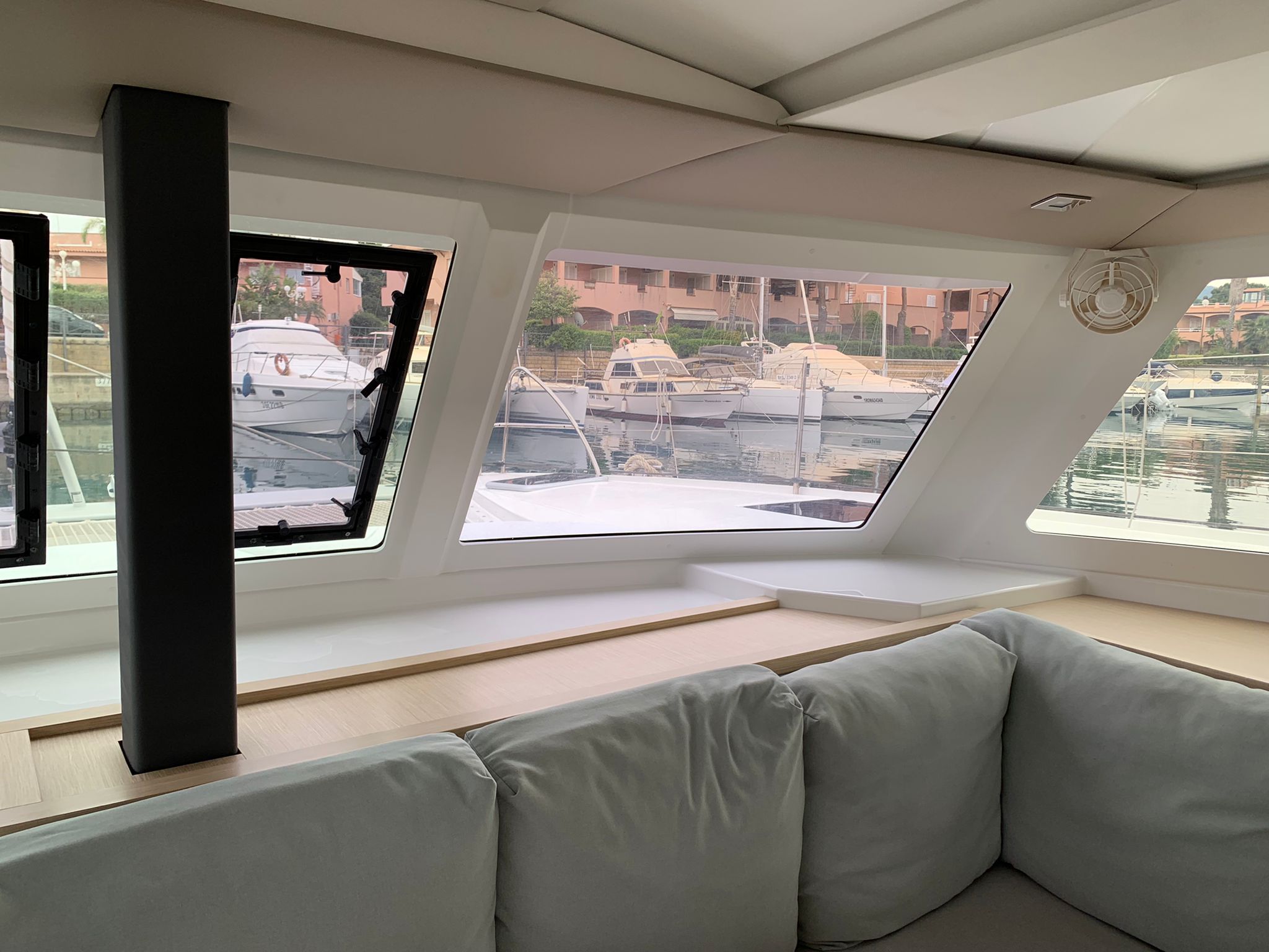Fountaine Pajot Lucia 40 | Relax Planet