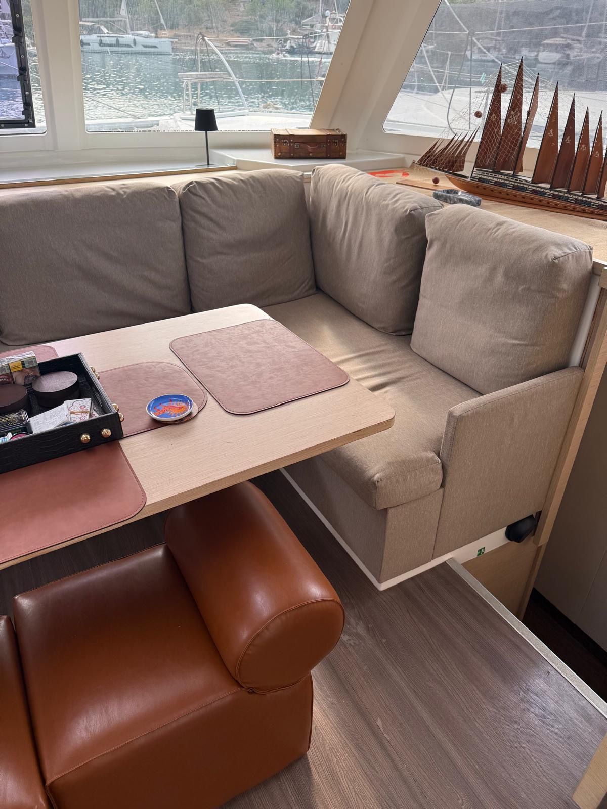 Fountaine Pajot Lucia 40 | Hola