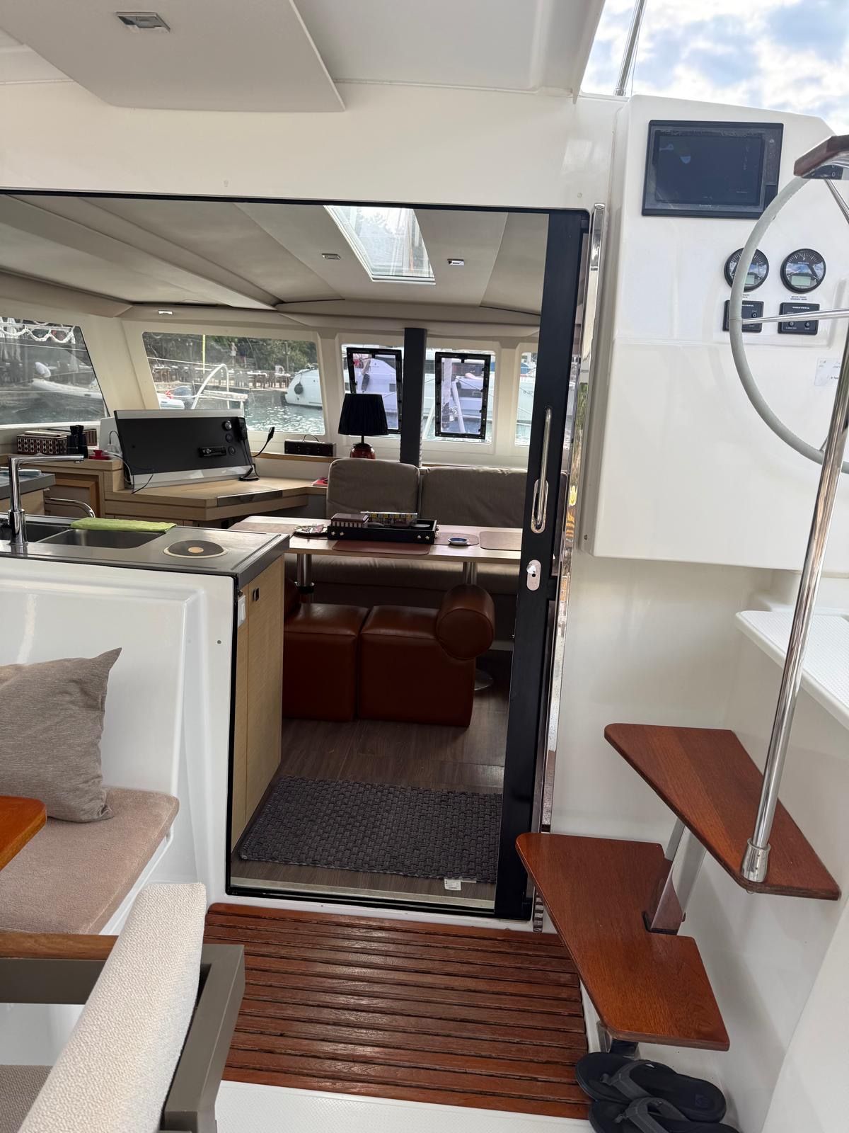 Fountaine Pajot Lucia 40 | Hola