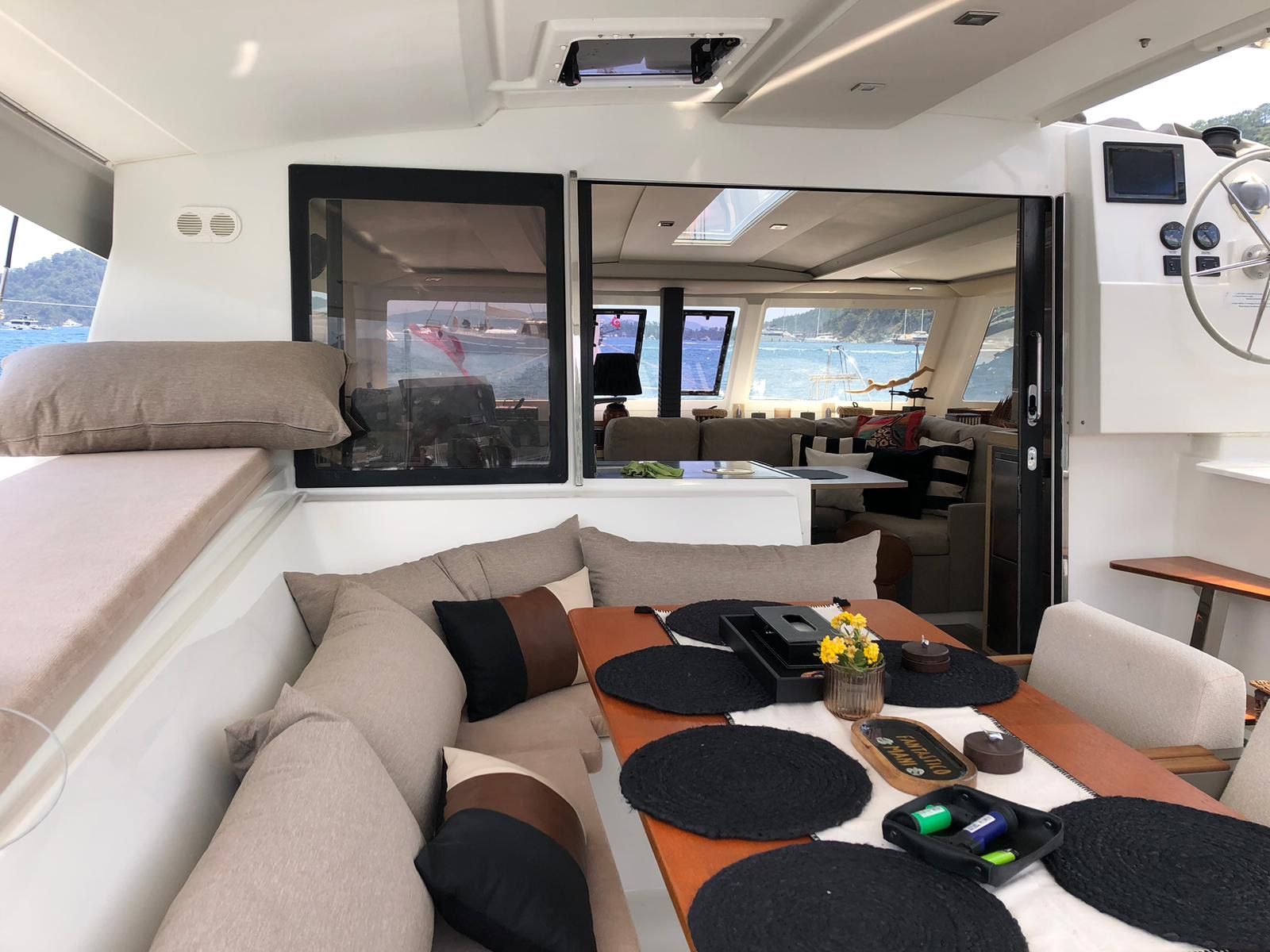 Fountaine Pajot Lucia 40 | Hola