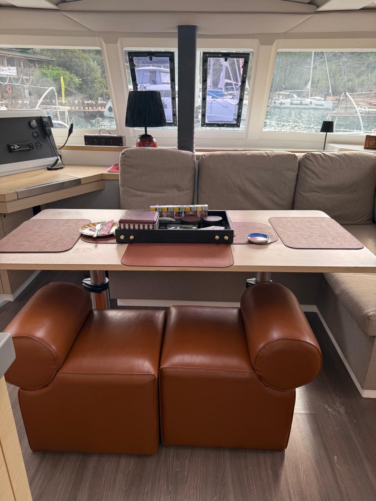 Fountaine Pajot Lucia 40 | Hola