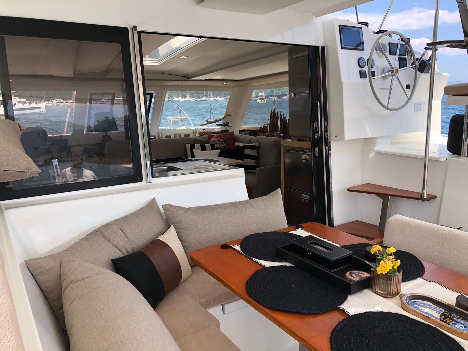 Fountaine Pajot Lucia 40 | Hola