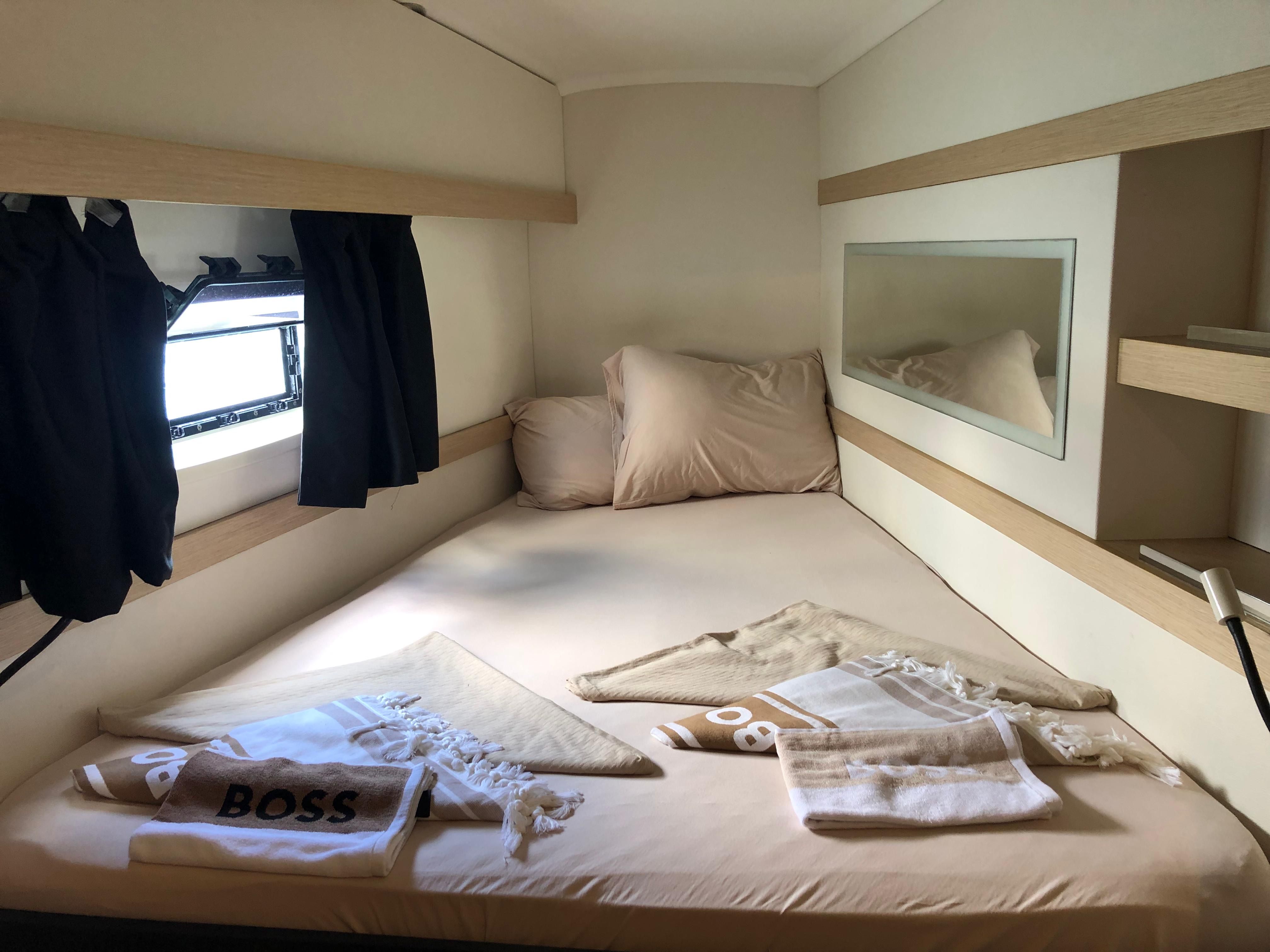 Fountaine Pajot Lucia 40 | Hola