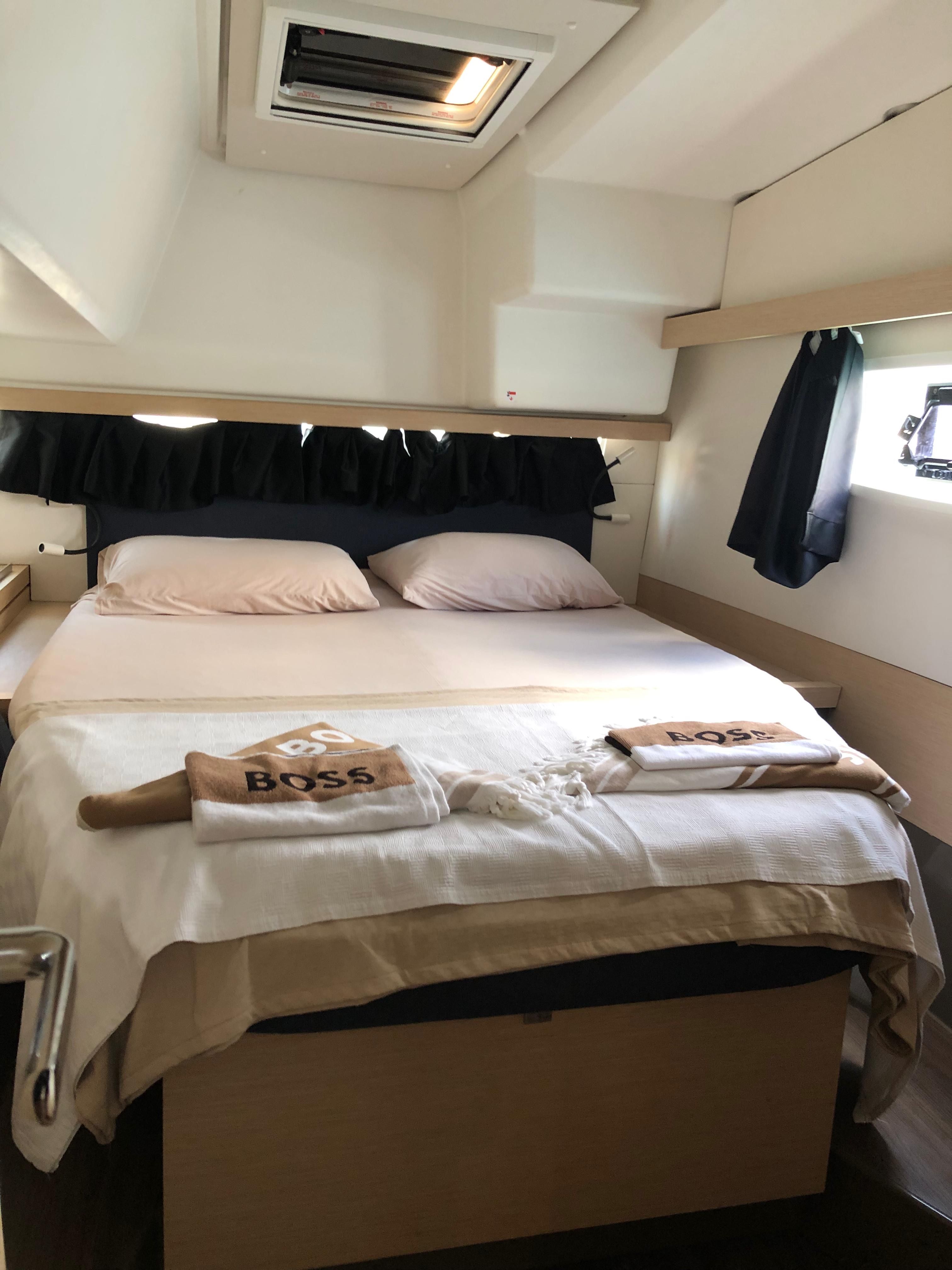 Fountaine Pajot Lucia 40 | Hola
