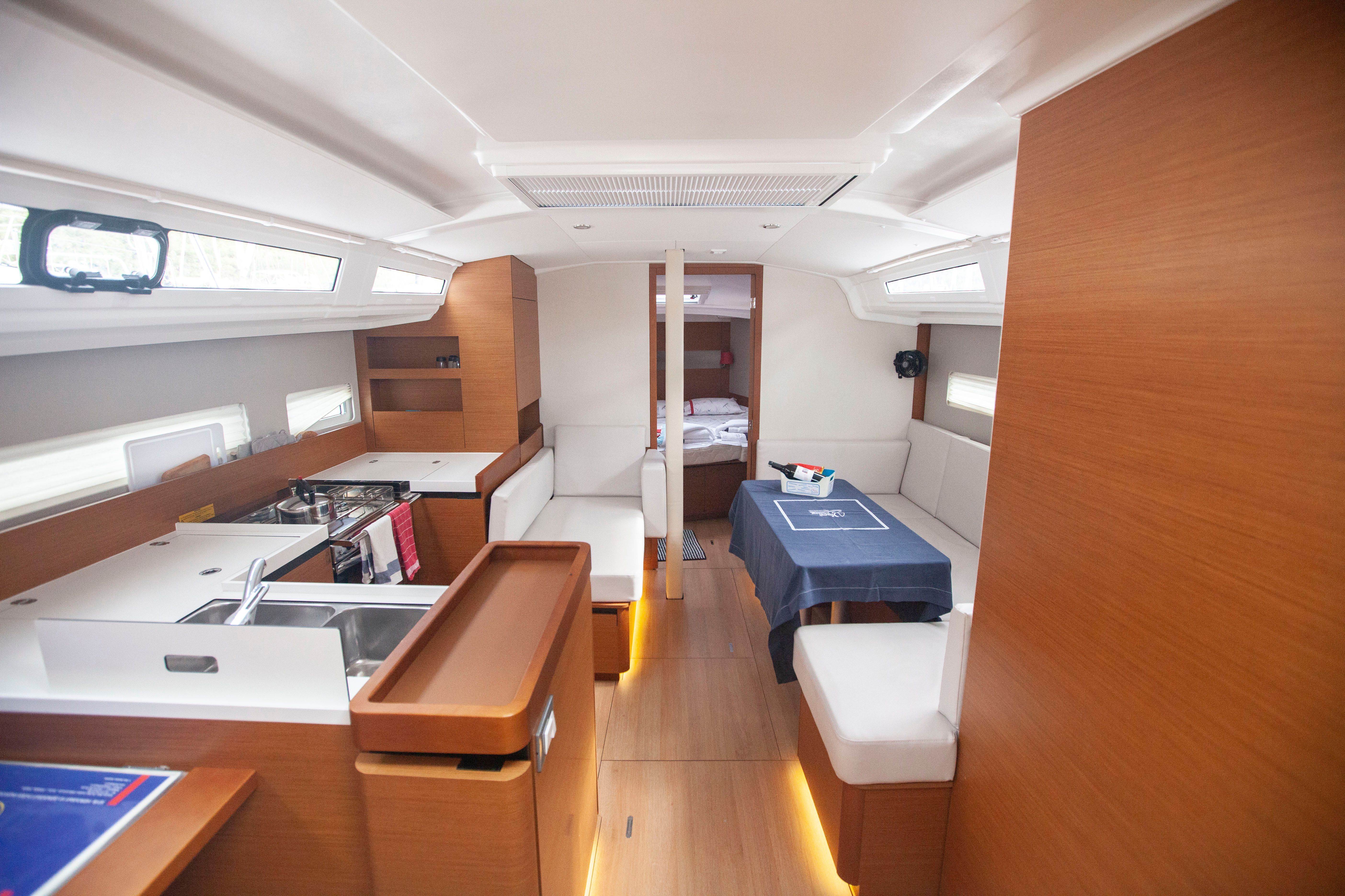 Jeanneau Sun Odyssey 410 | Sea Breeze