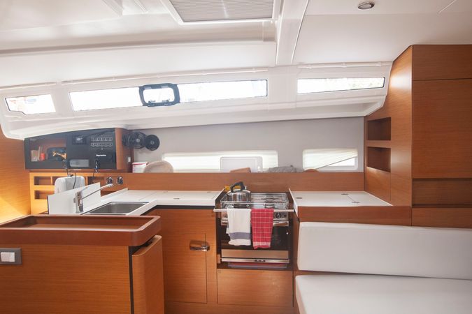 Jeanneau Sun Odyssey 410 | Sea Breeze