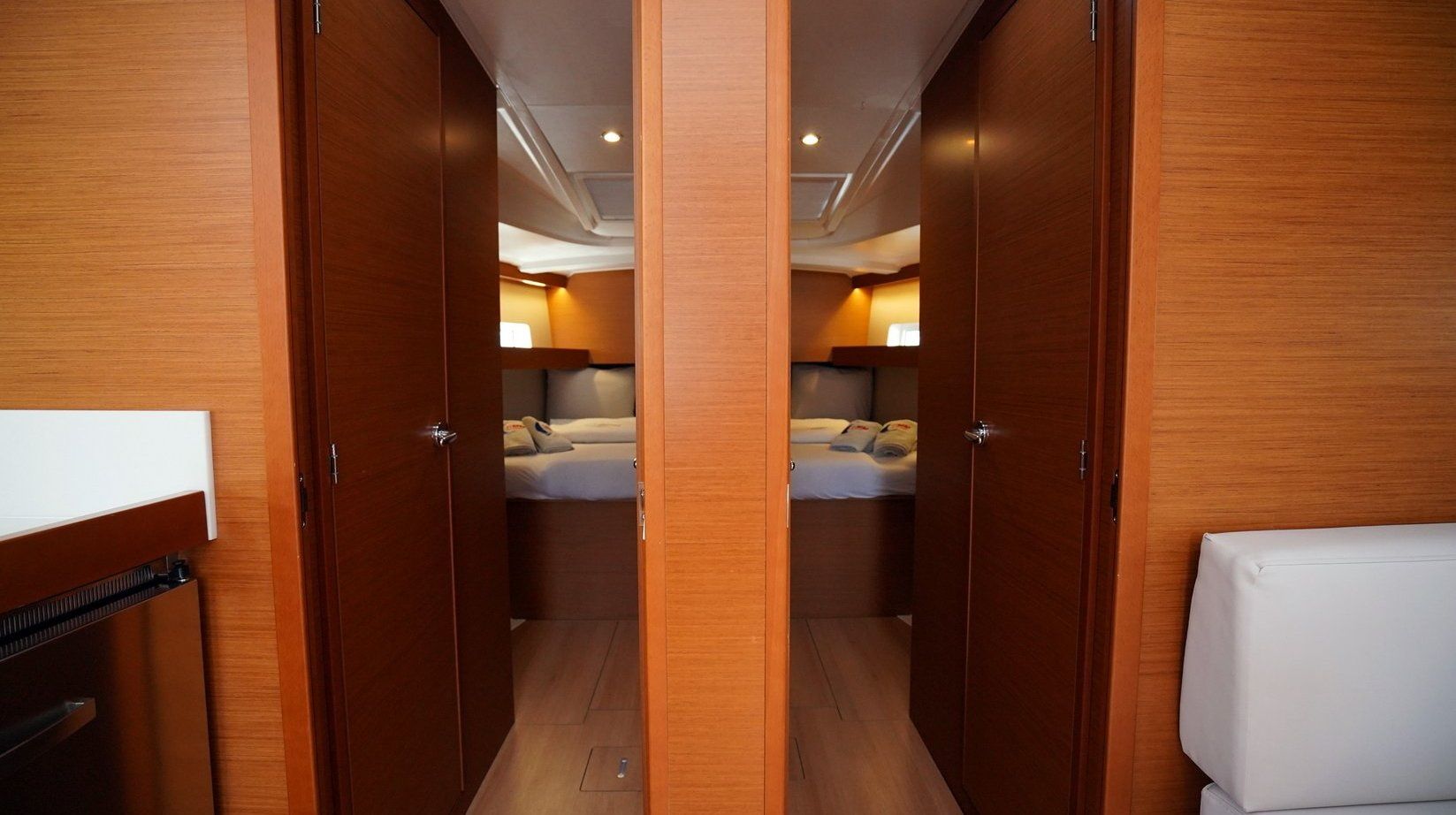 Jeanneau Sun Odyssey 490 | Red Marlin