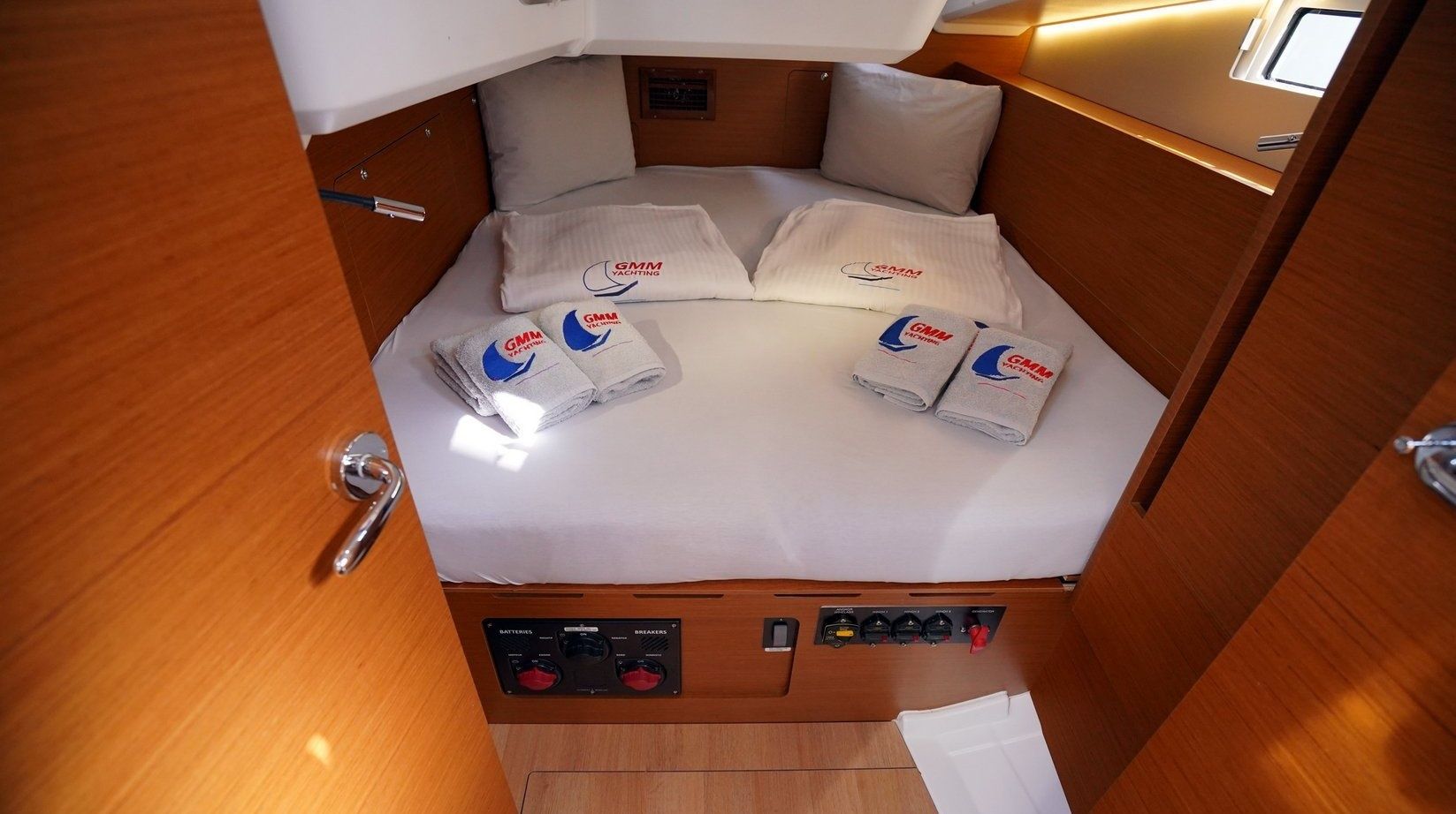 Jeanneau Sun Odyssey 490 | Red Marlin