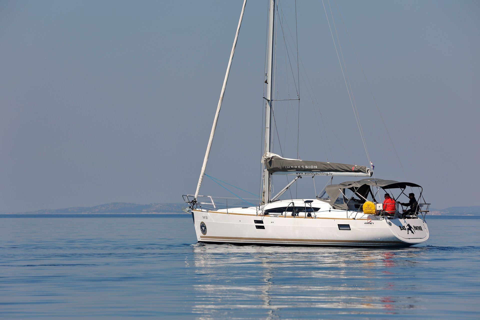 Elan 40 | Black Panther