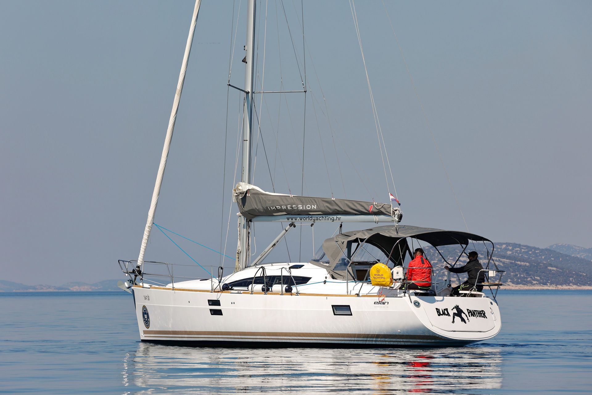 Elan 40 | Black Panther