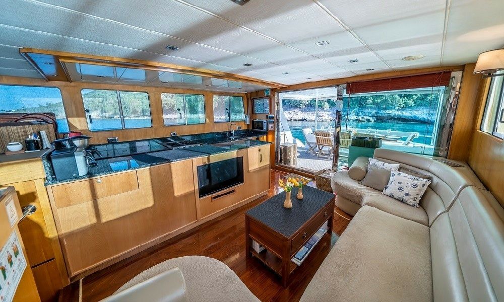 Trawler 65 | Golden Story