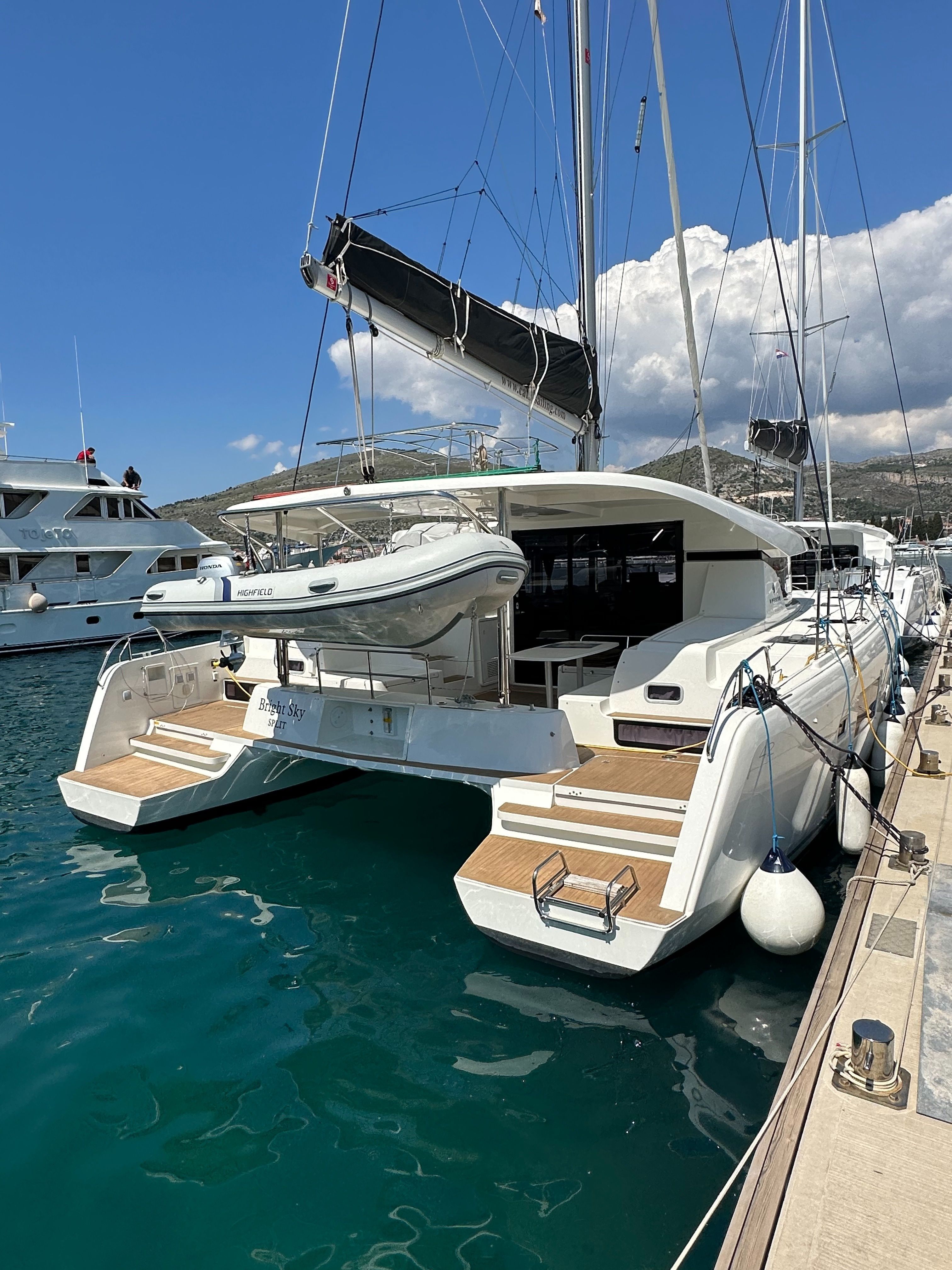 Lagoon 42 | Bright Sky