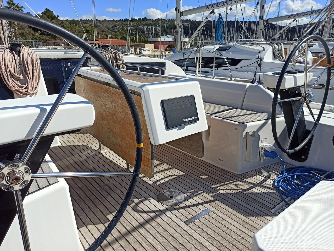 Dufour 390 | Esko