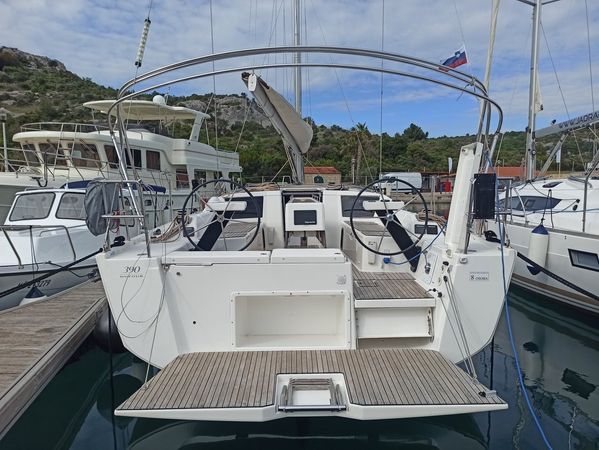 Dufour 390 | Esko