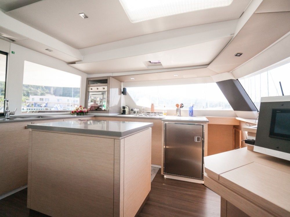 Fountaine Pajot Saba 50 | Alvin