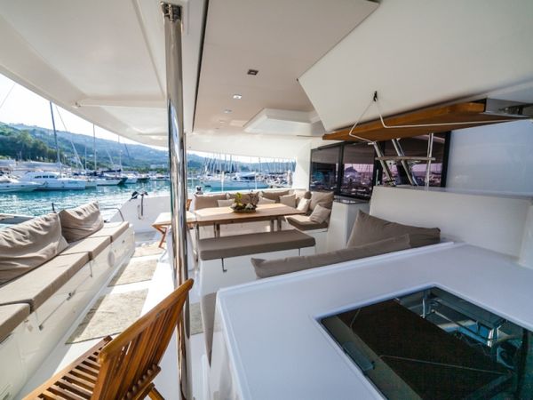 Fountaine Pajot Saba 50 | Alvin