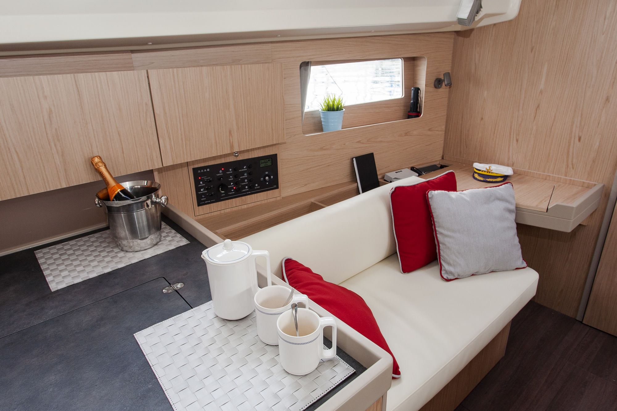 Beneteau Oceanis 41.1 | Rose Royce