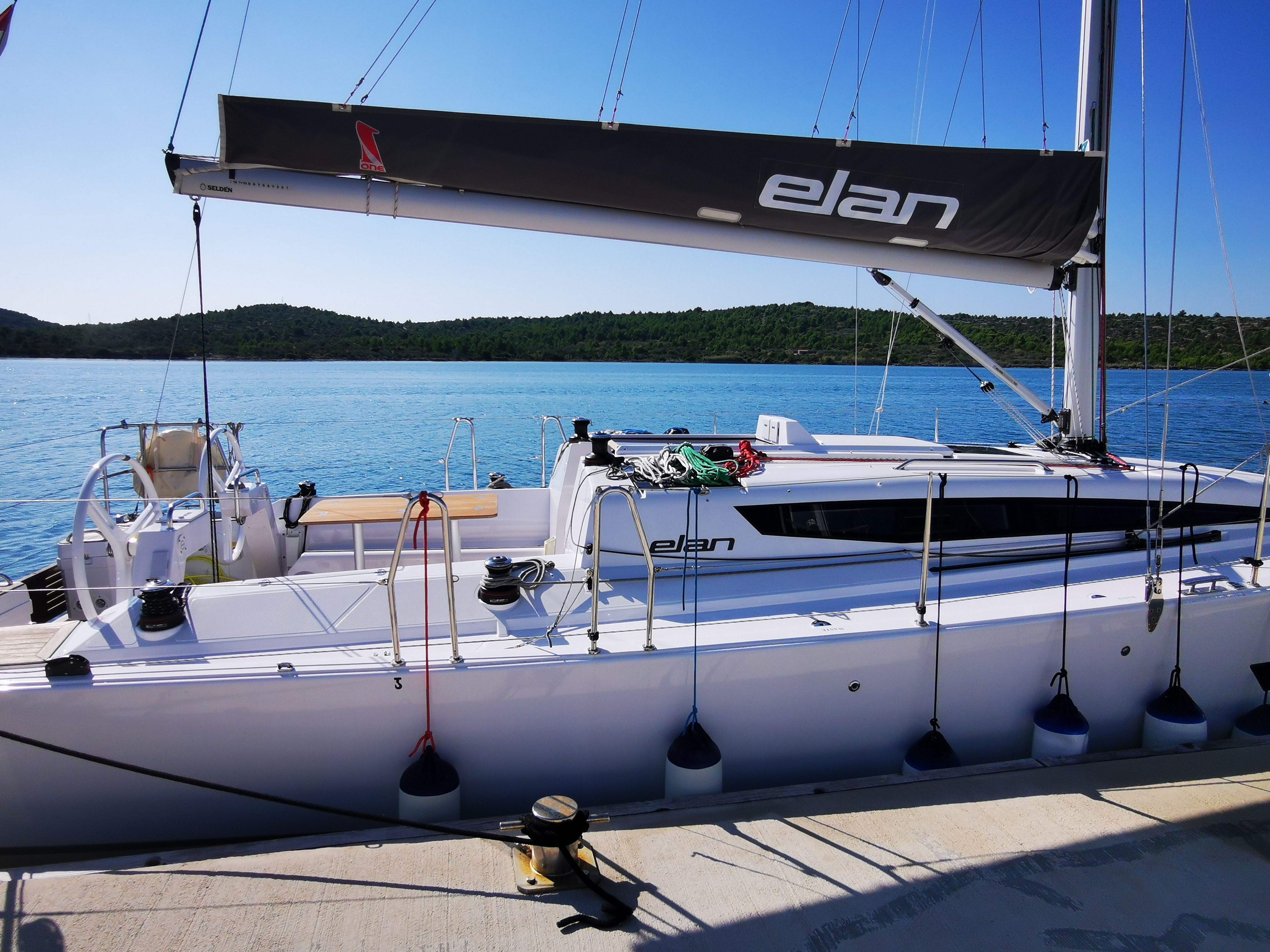 Elan E4 | Sky