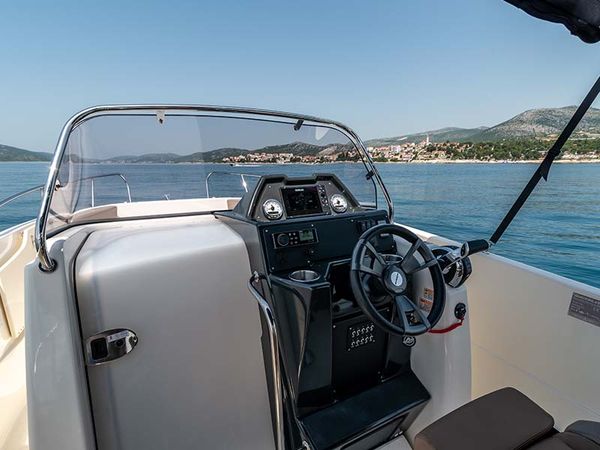 Quicksilver 755 | Activ Open