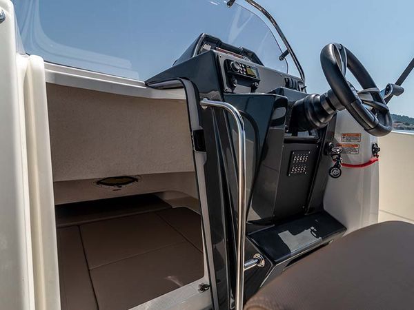 Quicksilver 755 | Activ Open