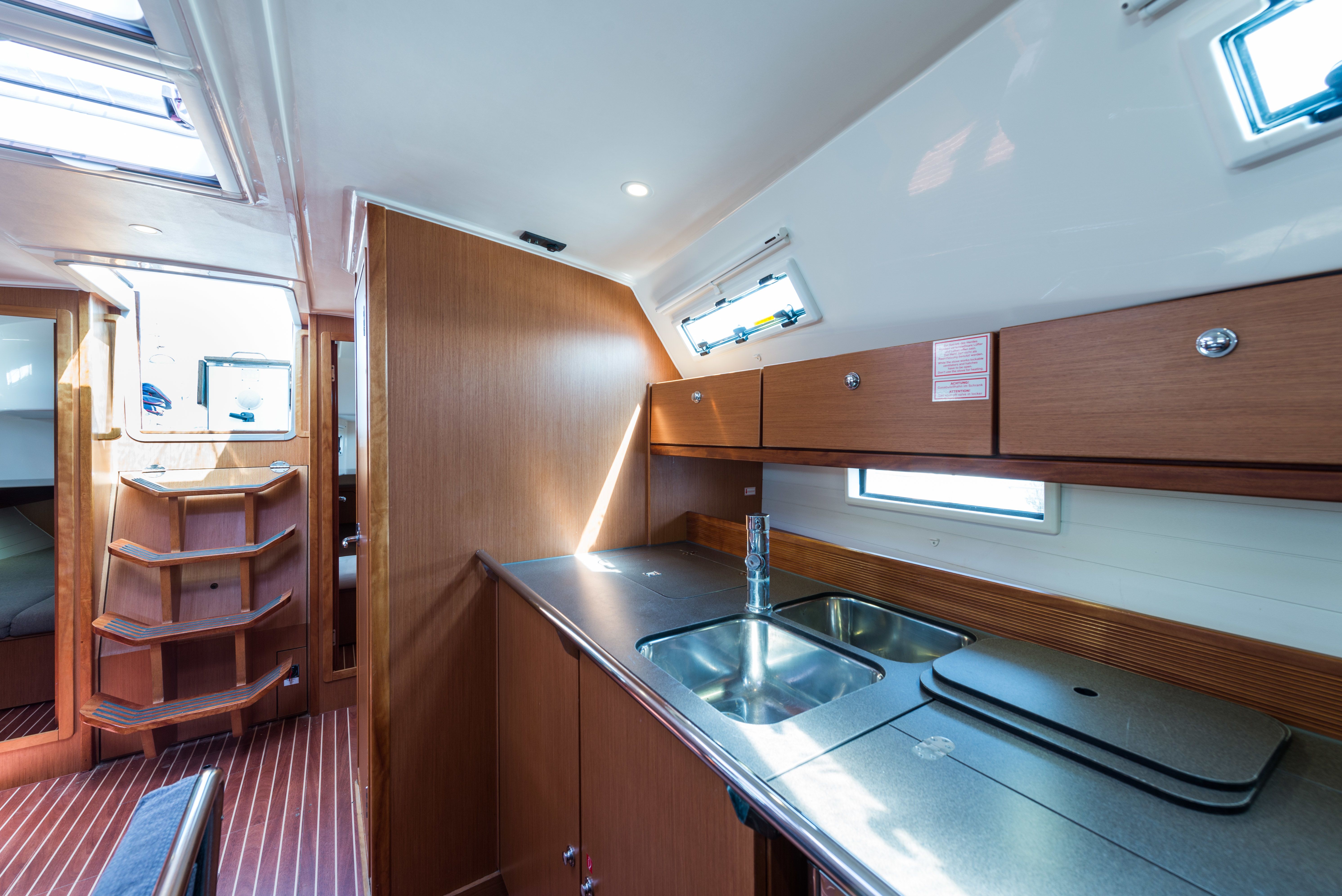 Bavaria 40 vision. бавария 40 круизер. Bavaria 40 yacht. бавария 40. Bavaria 40 cruiser каюты.