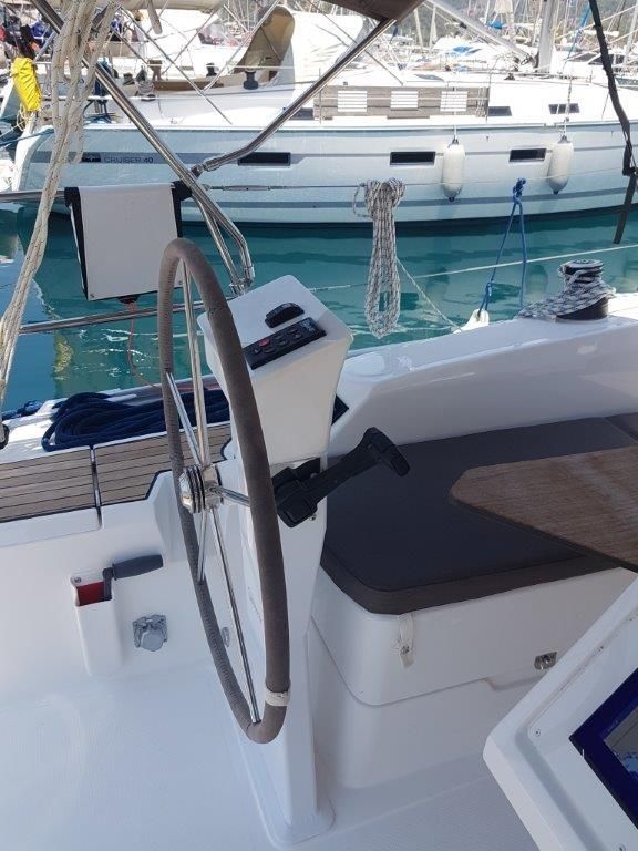 Bavaria Cruiser 34 | Dory 2