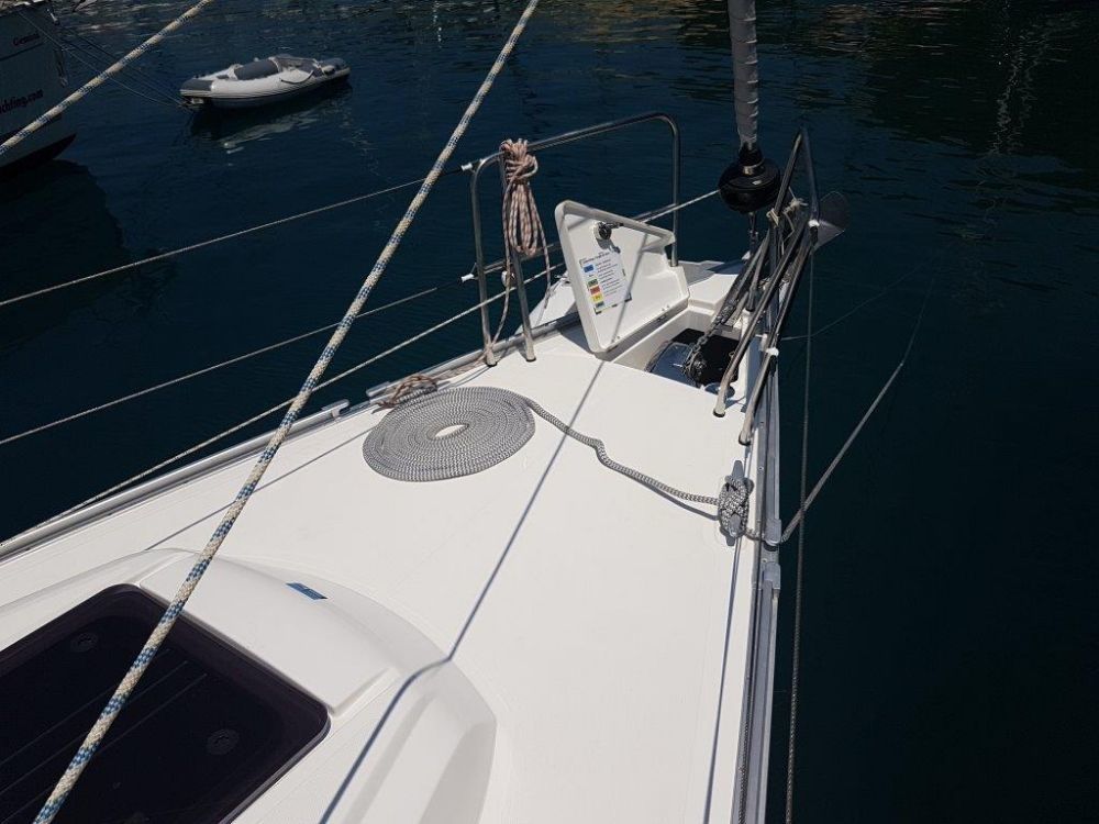 Bavaria Cruiser 34 | Dory 2